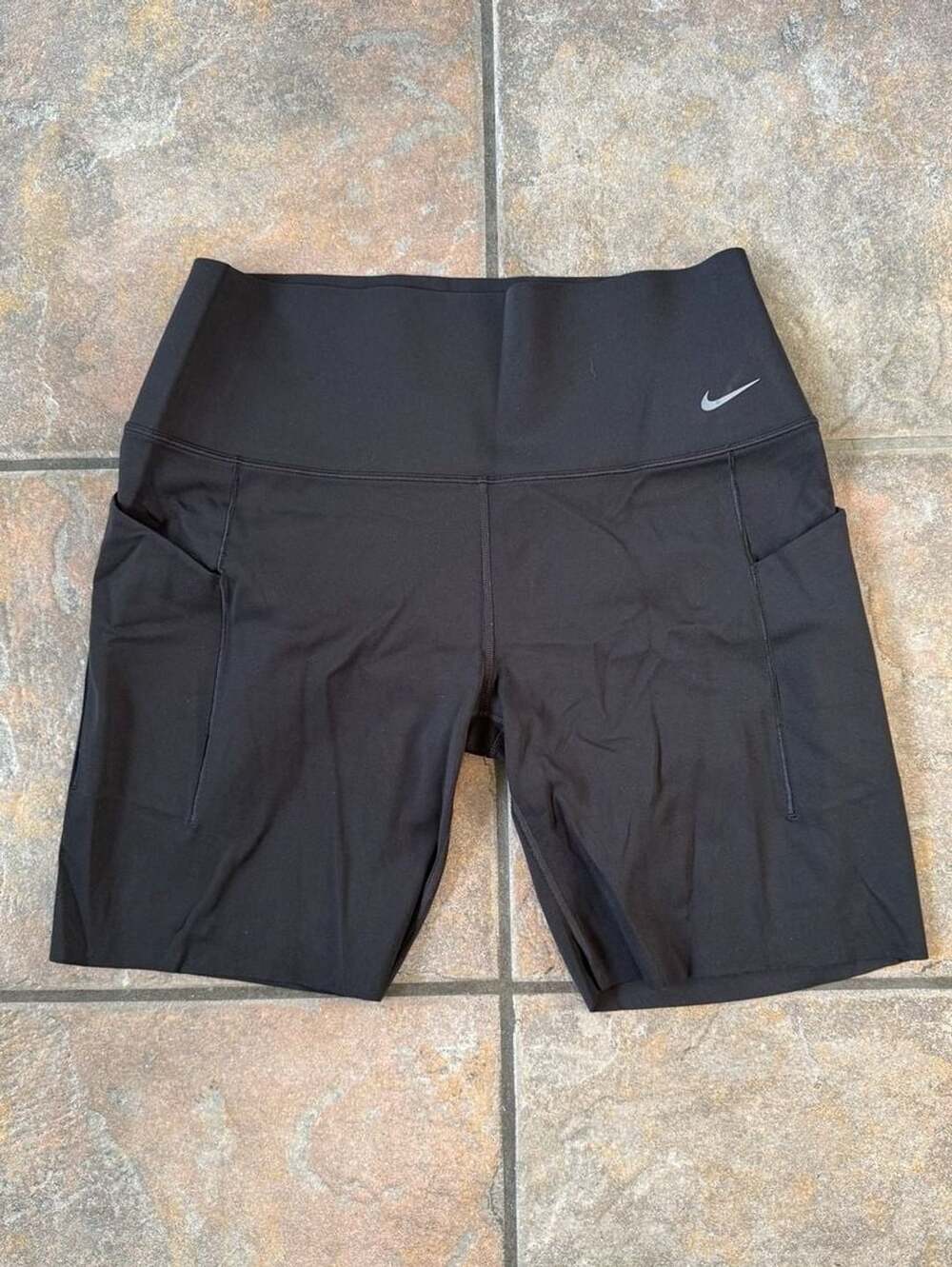 Nike Universa Women's Dri-FIT Training Medium-Support High-Waisted 8" Biker Shor